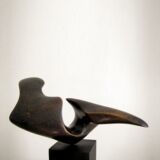 In Balance  –  Dunkelpatinierte Bronze, H 8 cm