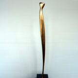 Aufrecht  –  Hochpolierte Bronze, H 58 cm